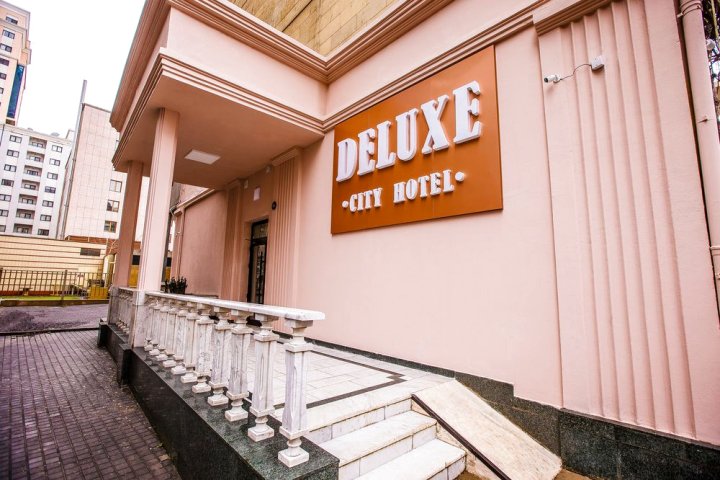 城市豪华酒店(Deluxe City Hotel)