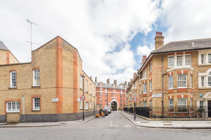 缤纷之家匹黎可酒店(Colourful Home in Pimlico)