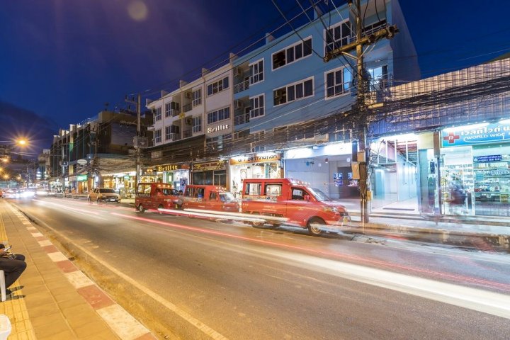 普吉岛卡塔海滩蓝色冲浪酒店(Hotel Surf Blue Kata Phuket)