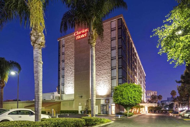 阿纳海姆克拉丽奥度假酒店(Clarion Hotel Anaheim Resort)