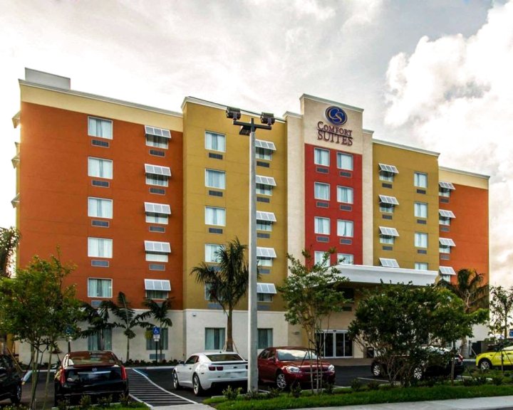 劳德代尔堡机场南及邮轮港口康福特套房酒店(Comfort Suites Fort Lauderdale Airport South & Cruise Port)