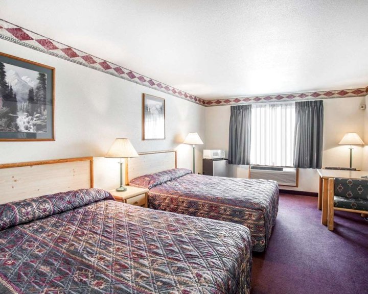 斯波坎瓦利罗德威酒店套房酒店(Rodeway Inn & Suites Spokane Valley)