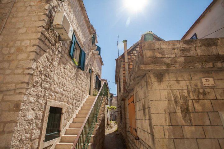 特罗吉尔旧城安纳旅馆(Guesthouse Ana Trogir Old Town)