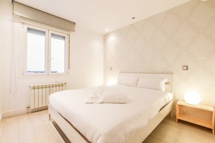 伯纳乌宽敞出租客房公寓酒店(Room to Rent Bernabeu Spacious Apartment)