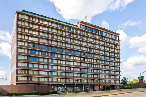 辛辛那提市中心品质套房酒店(Quality Inn & Suites Cincinnati Downtown)