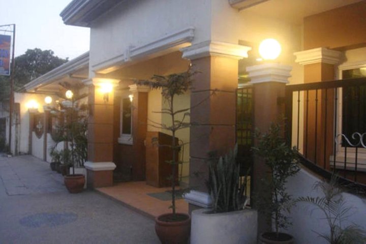 巴里巴哥别墅酒店(Balibago Villa Hotel)
