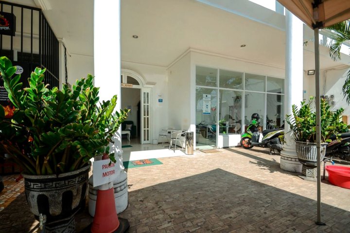 泗水艾里艾考伊斯兰UNESA柯汀堂马德亚151号酒店(Airy Eco Syariah Unesa Ketintang Madya 151 Surabaya)