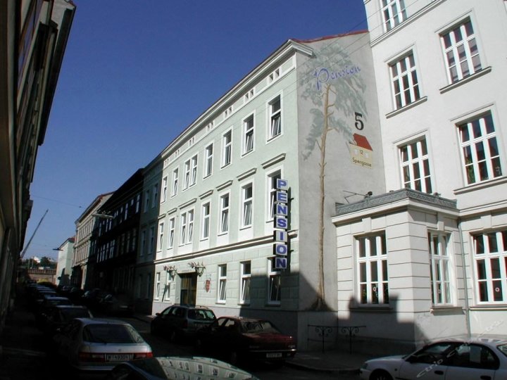 芬豪斯膳食公寓酒店(Pension Fünfhaus)