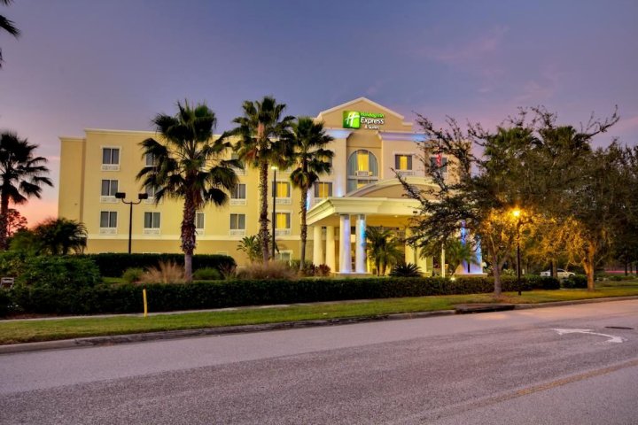 布鲁斯 B. 唐斯大街的坦帕75号州际公路智选假日酒店(Holiday Inn Express Hotel & Suites Tampa I 75 @ Bruce B. Downs)