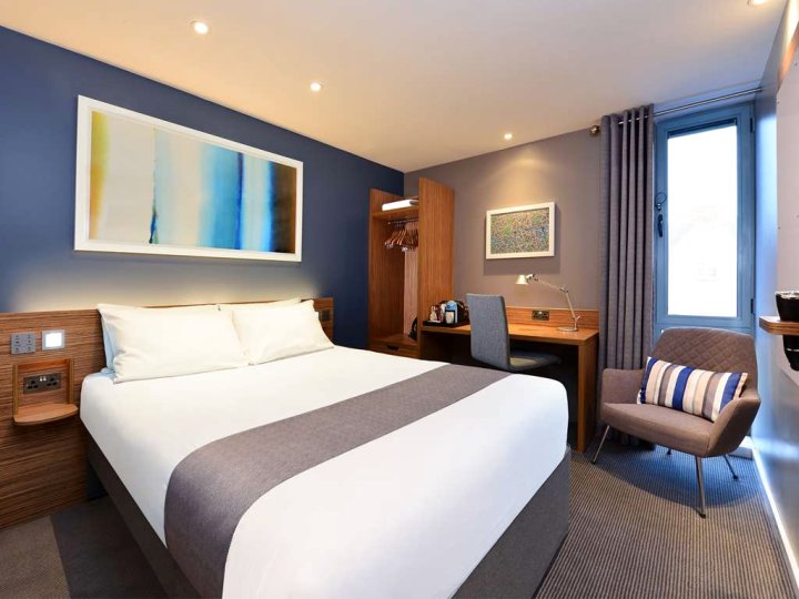 Travelodge London Central Covent Garden Hotel