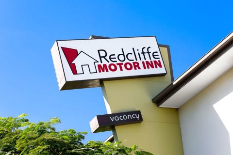 红崖汽车旅馆(Redcliffe Motor Inn)
