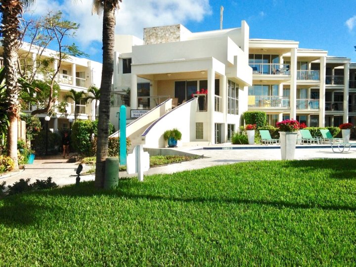 Coral Gardens on Grace Bay Honeymoon Suite