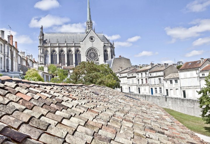 安古勒米圣盖莱酒店(Hotel Angoulême le Saint Gelais)