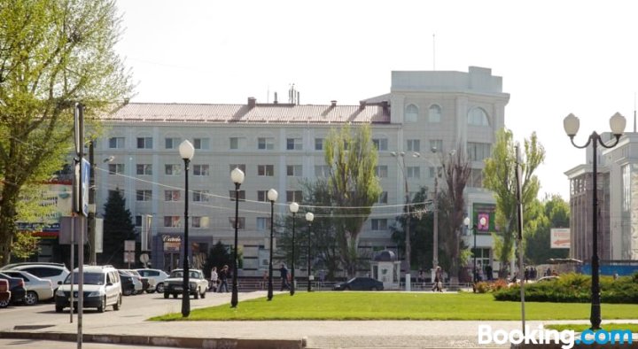 Apartment on Ushakova Street 26