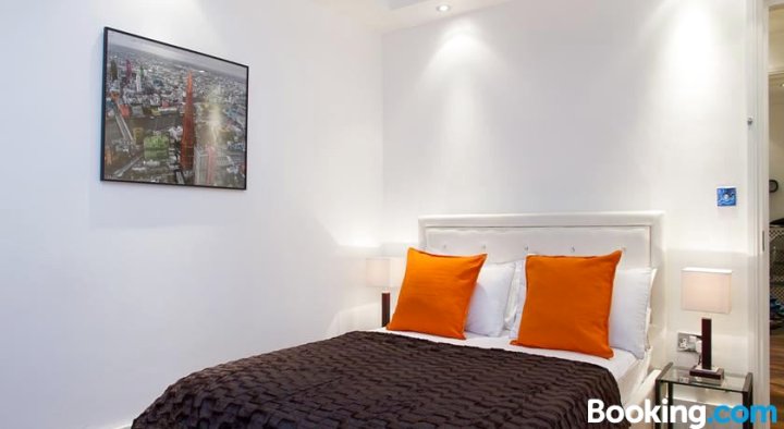 Experience A Fabulous Boutique Home Off Oxford ST