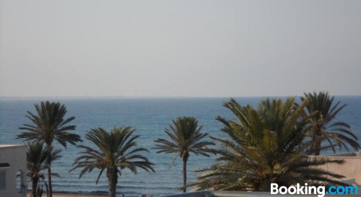 4 Bedrooms Appartement at Mahdia 100 m Away from The Beach with Sea View Furnished Terrace and Wifi