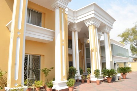 万塔里克路酒店(Hotel One Tariq Road)