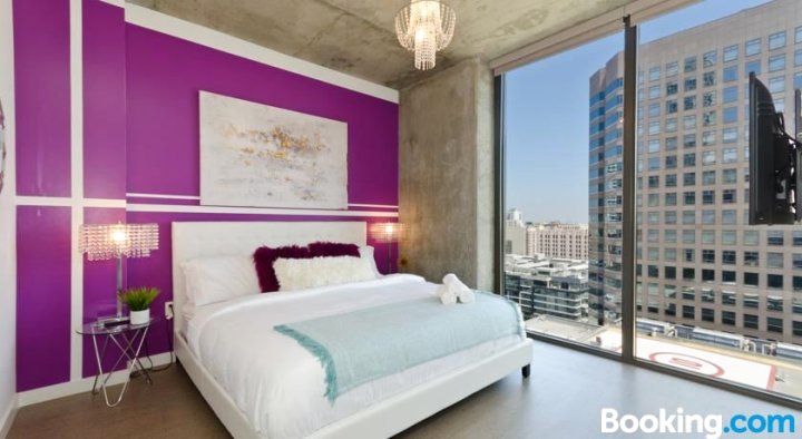 洛杉矶市中心现代高层套房贵宾公寓(Popular Downtown La VIP Modern High Rise Suite)
