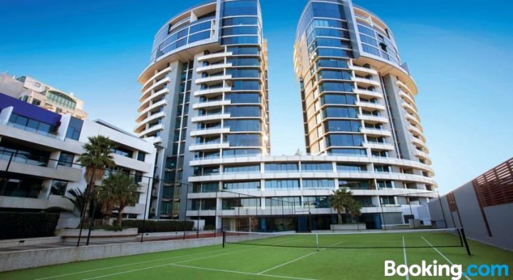 墨尔本泳池和网球海景公寓(Melbourne Seaviews, Pool & Tennis)