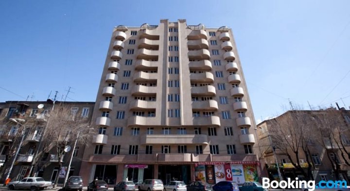 帕热盐艾任万公寓(Erevan Apartments on Paronyan)