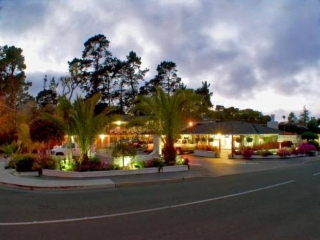 蒙特雷松林汽车旅馆(Monterey Pines Inn)