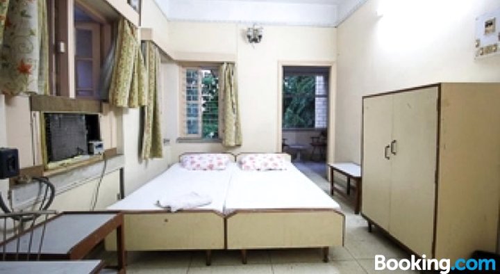 Guesthouse with Free Breakfast in Kolkata, by GuestHouser 35248