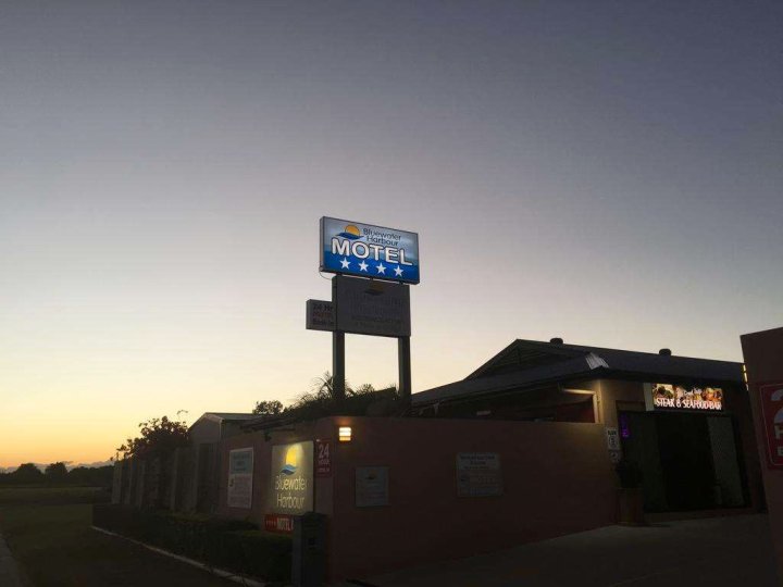 圣灵群岛蓝水海港汽车旅馆(Bluewater Harbour Motel Whitsundays)