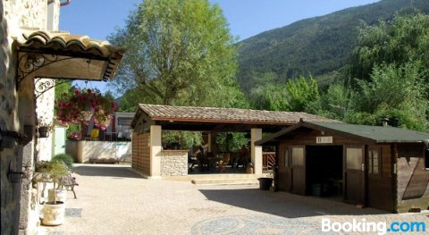 萨斯特拉内农场露营酒店(Camping La Ferme de Castellane)