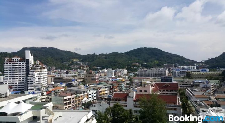 芭东塔游泳池景公寓(Patong Tower Pool View)