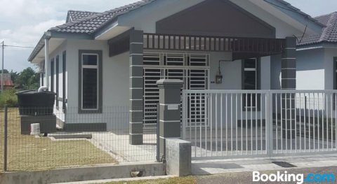 克莱邦加亚度假屋(Klebang Jaya Vacation House)