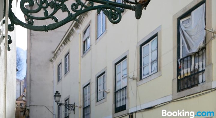前往里斯本 - 姆拉丽公寓式酒店(Traveling to Lisbon - Mouraria Apartments)