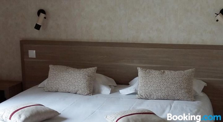 拉科特代默罗德酒店(Hotel La Cote d'Emeraude)