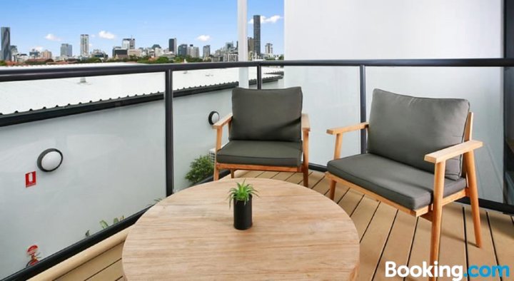 上城区红山L25B三卧室公寓(I See the CBD - Split-Level Executive 3Br Townhouse-Style Apartment with Views of the CBD)