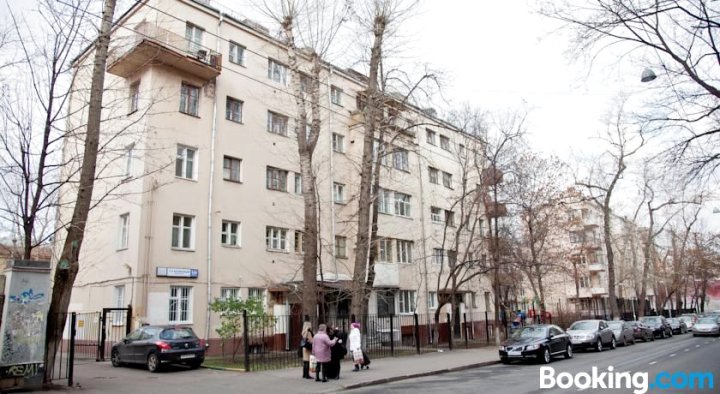卡瓦蒂拉斯韦博纳 - 佩韦巴斯芒宁佩鲁罗克街公寓(KvartiraSvobodna - Apartment at Pervy Basmannyy Pereulok)