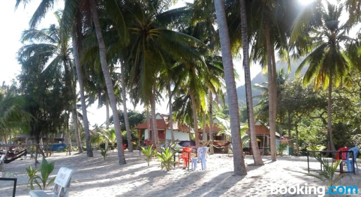 吉吉椰子海滩度假村(Kiki Coconut Beach Resort)