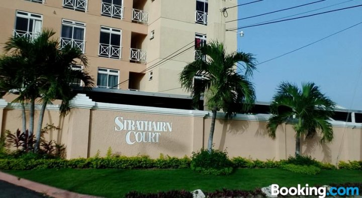 金斯敦牙买加天蓝套房公寓(Azure Suites; Kingston, Jamaica)