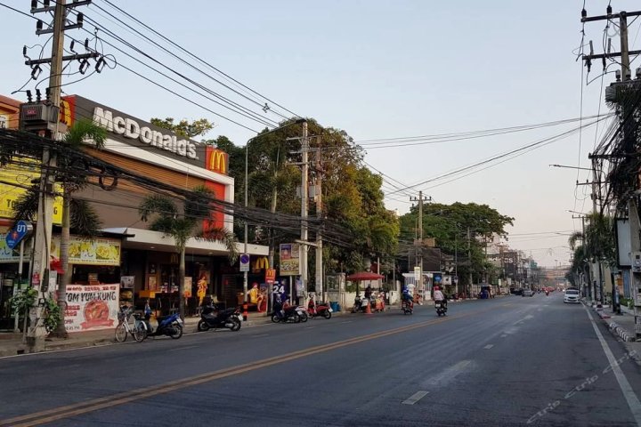 清迈尼曼浆果别墅(VillaBerry Nimman Chiang Mai)