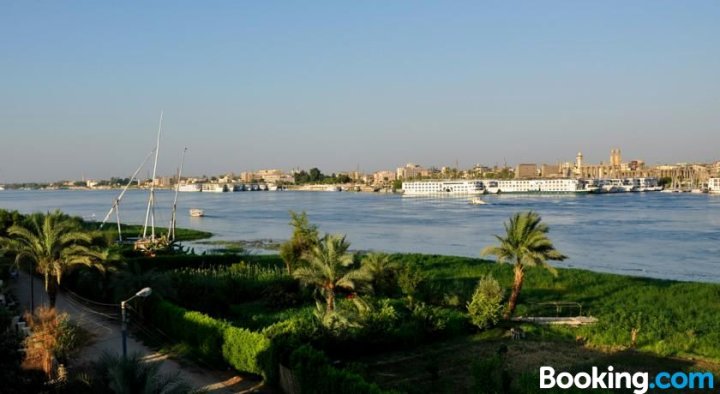 卢克索拉姆拉尼罗河街公寓(In Luxor Nile Apartments)