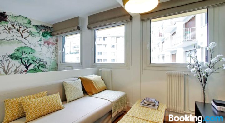 Pick a Flat's Apartment in Eiffel Tower - Rue Boulevard de Grenelle