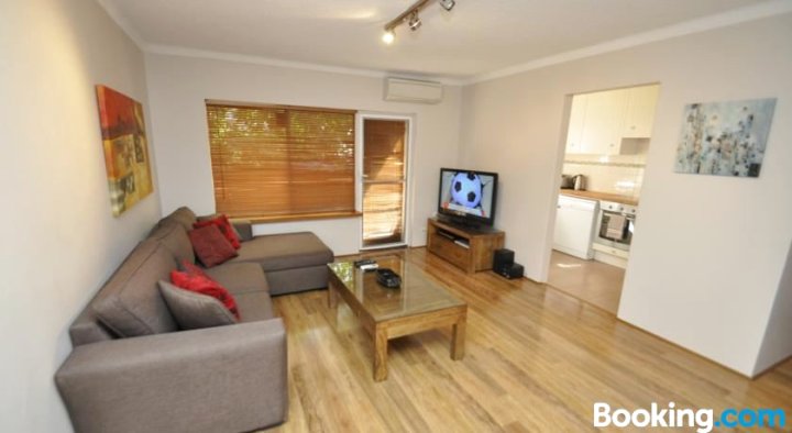 北赖德自助式一卧室公寓(7KHRT)(North Ryde Self-Contained One-Bedroom Apartment (7Khrt))