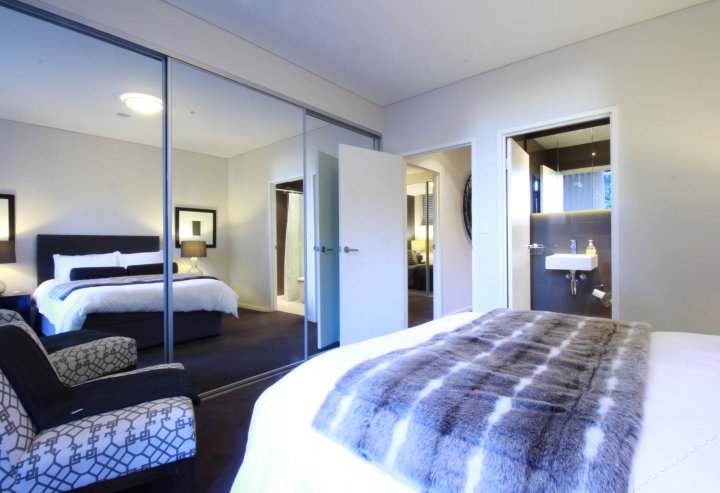 莎莉山舒适前后两庭院两房公寓(Zetland Luxury Design Two Bedroom Apartment by East Village Surry Hills)
