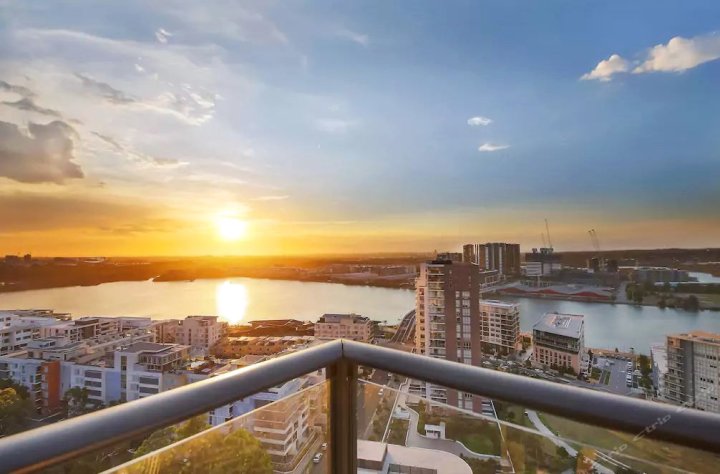 悉尼爱家公寓-日落公寓(Likehome Apartment- Stunning Sunset Water View 2Beds on High Rises Sydney)