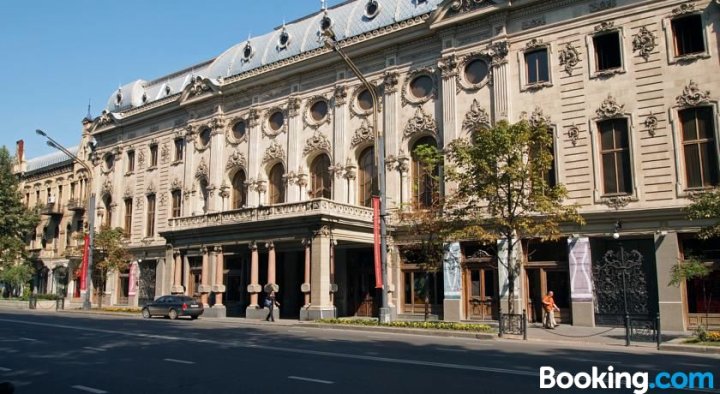 Apartment on Kostava Ave