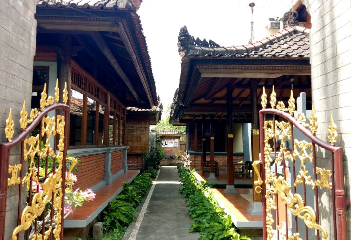 普里马尼克纱丽旅馆(Puri Manik Sari Cottages)