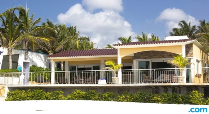 Villa Rebeka - Spectacular Beachfront Oceanview 4 Bedroom - At Playacar phase I
