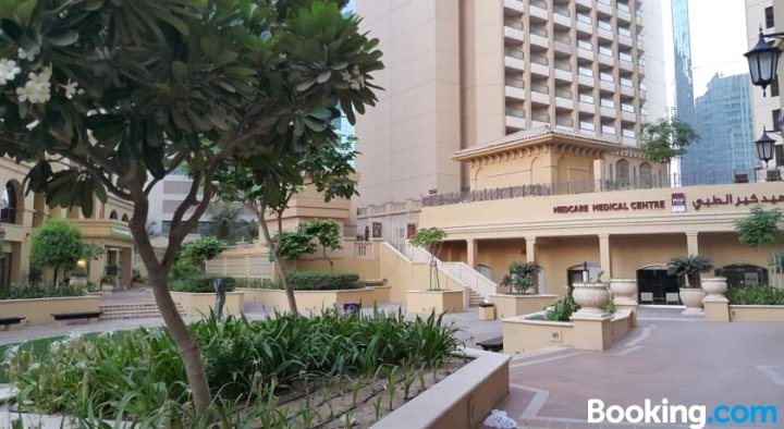 朱美拉海滩别墅S2 - 四卧室公寓(Jumeirah Beach Residence S2 - Four Bedroom Apartment)