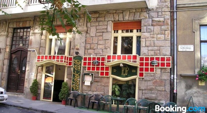 布达佩斯住宿加啤酒公寓(Bed & Beers Inn Budapest)