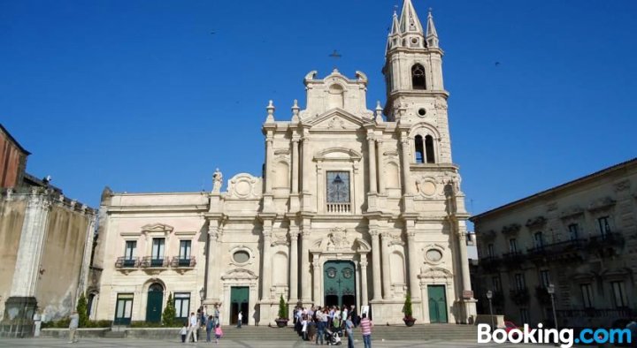 艾西雷亚尼中心住宿加早餐旅馆(Al Centro di Acireale B&B)