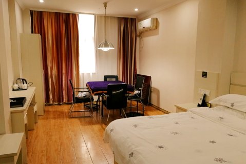 武汉酒店 武汉欢乐谷彩云阁商务宾馆 信息纠错 酒店百宝箱 酒店图片共