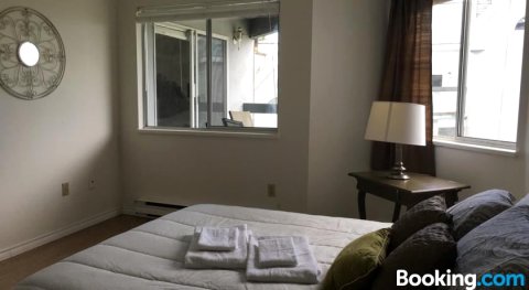 格兰维尔村奢华两卧室公寓(Luxurious 2 Bed on Granville Village Place)